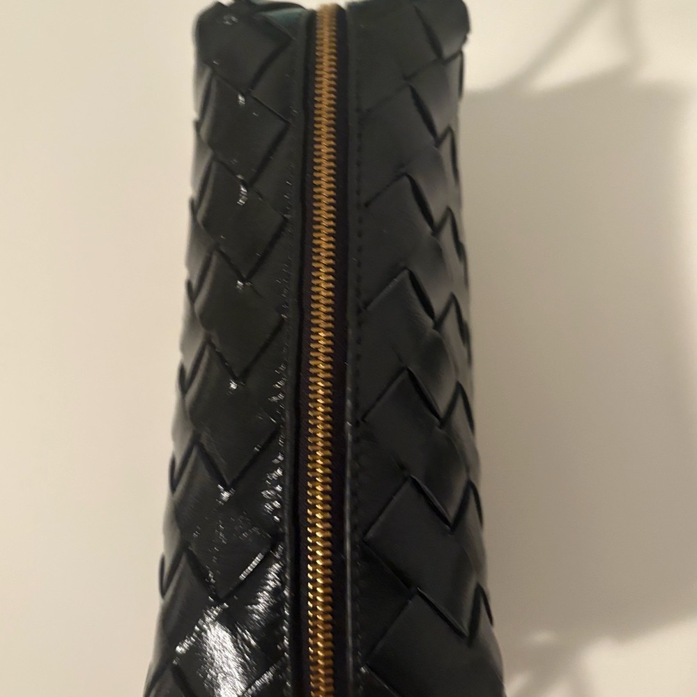 Bottega Veneta Black and Gold Crossbody Bag with Woven Design - Picture 6 of 14